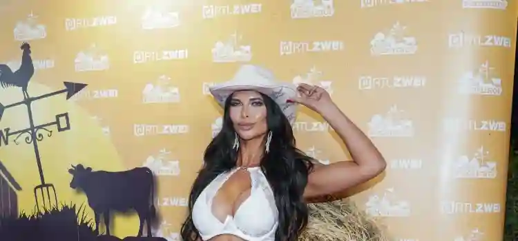 Micaela auf DER PROMIHOF Premiere in Köln