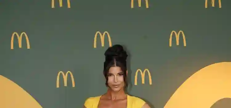 Micaela auf McDonlds Re Opening in Berlin