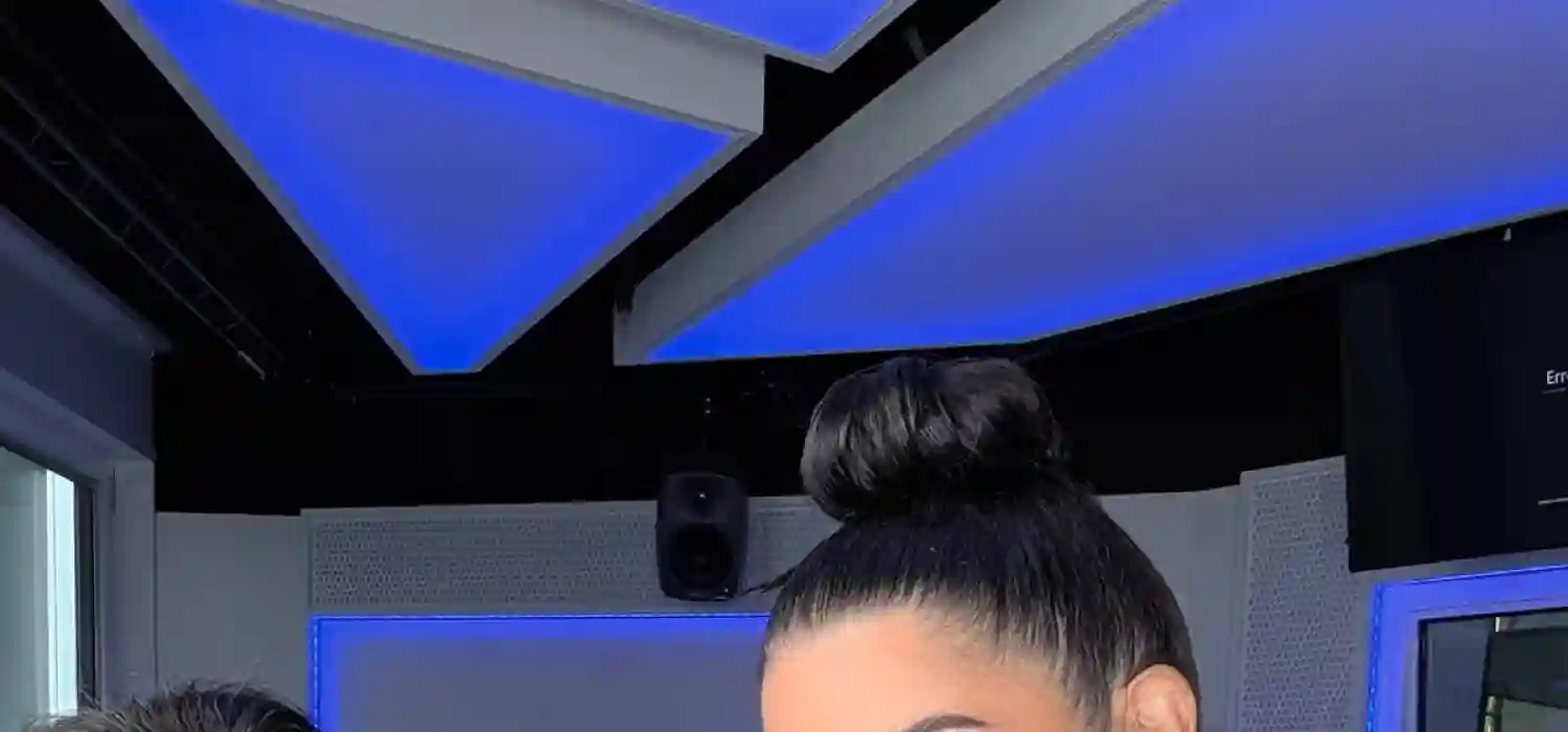 Micaela im Podcast CHAMPAGNE SECRETS